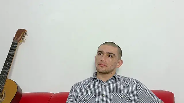 Snapshot of Sexy_Alejandro_ chatting on 10/02/25, 12:30 Sexy Alejandro online show from 10/02/25, 12:30