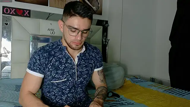 Snapshot of Sexy_Alejandro_ chatting on 02/19/25, 11:17 Sexy Alejandro online show from 02/19/25, 11:17