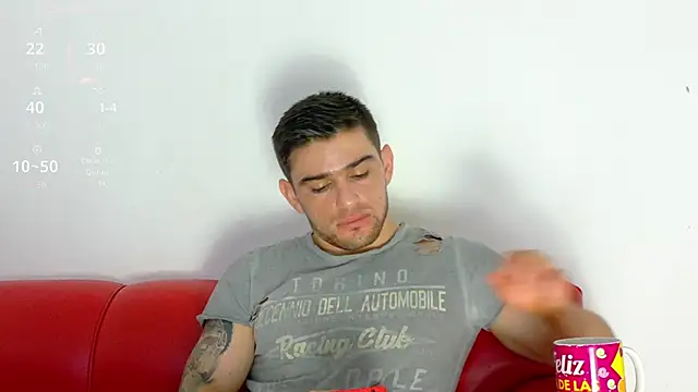 Snapshot of Sexy_Alejandro_ chatting on 09/13/25, 11:32 Sexy Alejandro online show from 09/13/25, 11:32