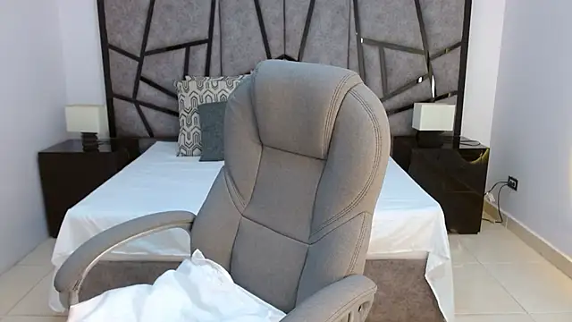 adhara cortez online show from 04/21/26, 08:15