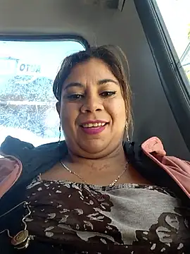 Laura-Hernandez online show from 11/11/25, 03:18