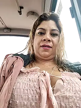 Laura-Hernandez online show from 10/14/25, 03:12