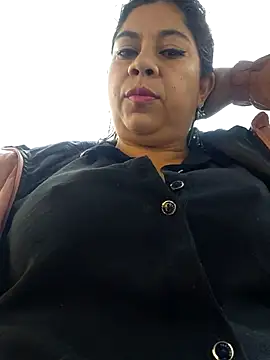 Snapshot of Laura-Hernandez chatting on 02/04/26, 03:40 Laura-Hernandez online show from 02/04/26, 03:40