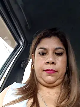 Snapshot of Laura-Hernandez chatting on 02/21/26, 02:41 Laura-Hernandez online show from 02/21/26, 02:41