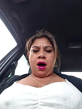 Laura-Hernandez online show from 11/28/25, 03:01