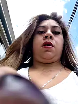 Laura-Hernandez online show from 11/18/25, 04:21