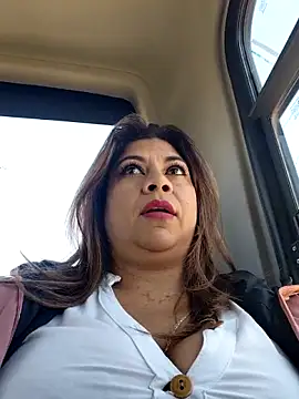 Snapshot of Laura-Hernandez chatting on 02/27/26, 03:12 Laura-Hernandez online show from 02/27/26, 03:12