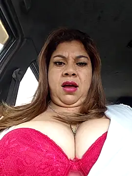 Snapshot of Laura-Hernandez chatting on 02/15/26, 03:00 Laura-Hernandez online show from 02/15/26, 03:00