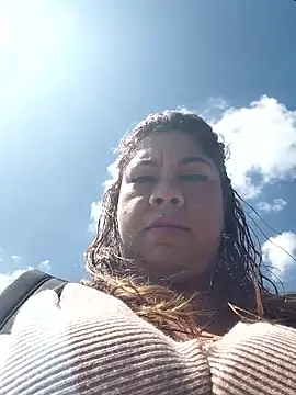 Snapshot of Laura-Hernandez chatting on 01/07/26, 03:28 Laura-Hernandez online show from 01/07/26, 03:28