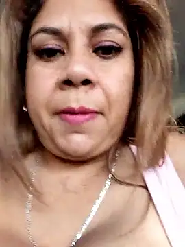 Snapshot of Laura-Hernandez chatting on 01/17/26, 03:48 Laura-Hernandez online show from 01/17/26, 03:48