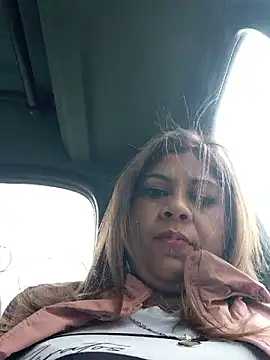 Snapshot of Laura-Hernandez chatting on 02/18/26, 04:25 Laura-Hernandez online show from 02/18/26, 04:25