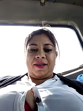 Laura-Hernandez online show from 12/19/25, 03:03