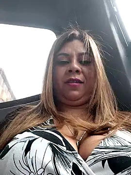 Laura-Hernandez online show from 10/30/25, 03:42