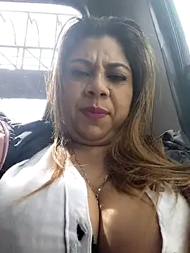 Laura-Hernandez online show from 10/29/25, 02:27