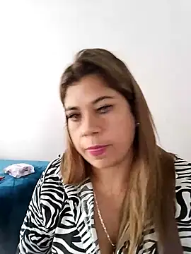 Laura-Hernandez online show from 10/15/25, 02:03