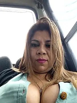 Laura-Hernandez online show from 10/27/25, 03:13