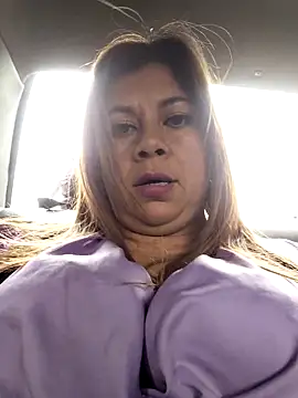 Laura-Hernandez online show from 11/13/25, 04:22