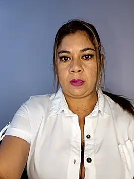 Laura-Hernandez online show from 10/21/25, 02:16