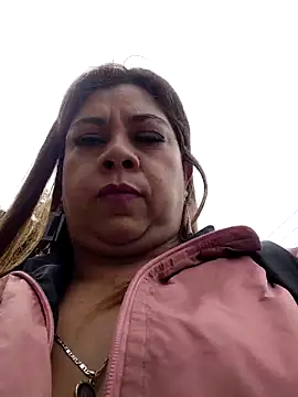 Laura-Hernandez online show from 10/31/25, 02:46