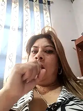 Laura-Hernandez online show from 09/30/25, 02:56