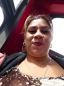 Laura-Hernandez online show from 11/17/25, 03:27