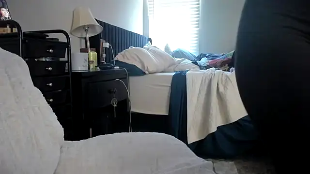 bigb00tyjudyyX online show from 11/04/25, 01:59