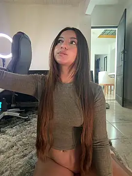 Snapshot of aly_golden_ chatting on 11/27/25, 11:32 aly golden online show from 11/27/25, 11:32