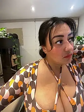 Snapshot of Alma- chatting on 10/25/25, 10:03 Alma- online show from 10/25/25, 10:03