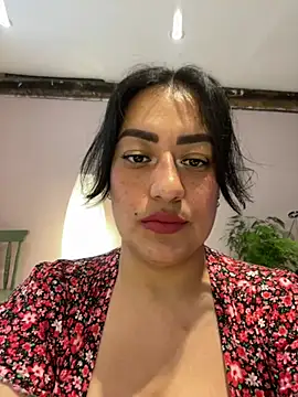 Snapshot of Alma- chatting on 06/19/26, 10:10 Alma- online show from 06/19/26, 10:10