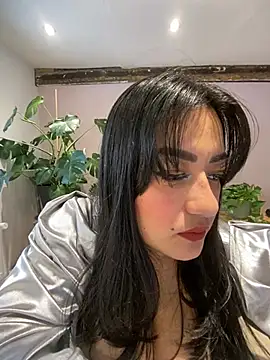Snapshot of Alma- chatting on 04/02/26, 10:11 Alma- online show from 04/02/26, 10:11