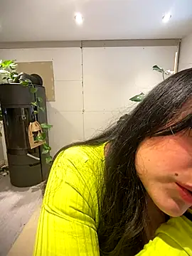 Snapshot of Alma- chatting on 10/27/25, 10:16 Alma- online show from 10/27/25, 10:16