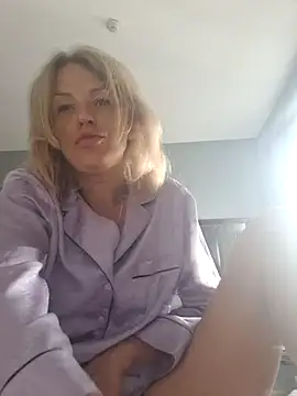 YourJuliena online show from 03/02/25, 04:28