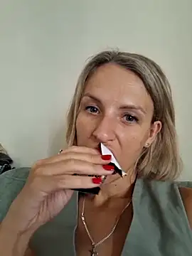 YourJuliena online show from 02/23/25, 09:22