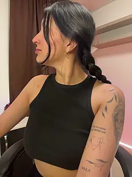 Snapshot of Valentina_cartier chatting on 11/17/25, 12:03 Valentina cartier online show from 11/17/25, 12:03