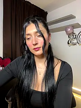 Snapshot of Valentina_cartier chatting on 10/21/25, 11:37 Valentina cartier online show from 10/21/25, 11:37