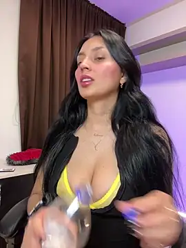 Snapshot of Valentina_cartier chatting on 11/05/25, 11:52 Valentina cartier online show from 11/05/25, 11:52