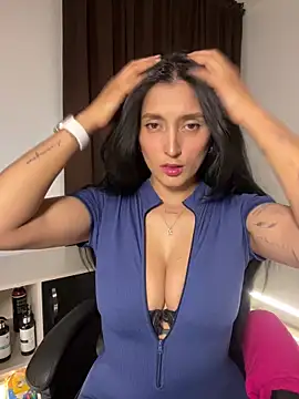 Valentina cartier online show from 09/19/25, 10:58