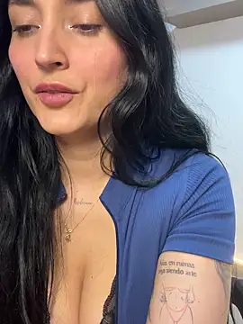 Snapshot of Valentina_cartier chatting on 10/26/25, 12:00 Valentina cartier online show from 10/26/25, 12:00