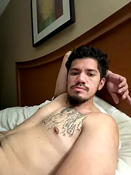 Snapshot of Cesarreyes97 chatting on 11/12/25, 06:12 Cesarreyes97 online show from 11/12/25, 06:12