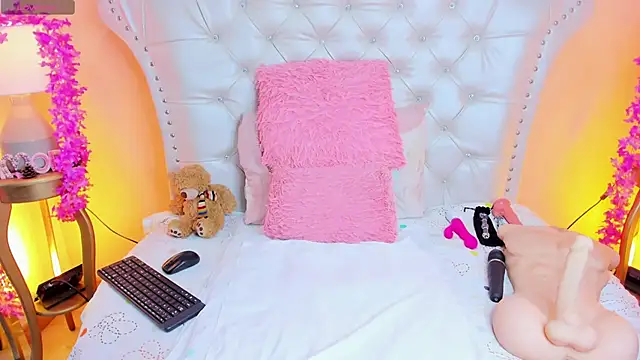 Snapshot of AliceLamore chatting on 10/11/25, 12:06 AliceLamore online show from 10/11/25, 12:06