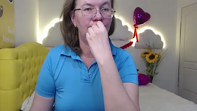 Snapshot of HolyMilfa chatting on 03/07/25, 10:46 HolyMilfa online show from 03/07/25, 10:46