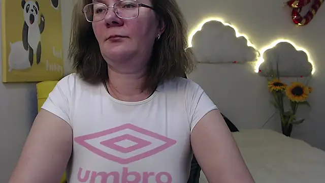 Snapshot of HolyMilfa chatting on 02/08/25, 10:39 HolyMilfa online show from 02/08/25, 10:39