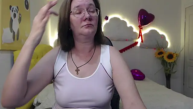 Snapshot of HolyMilfa chatting on 03/22/25, 02:03 HolyMilfa online show from 03/22/25, 02:03