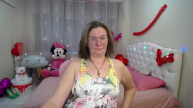 Snapshot of HolyMilfa chatting on 02/12/25, 10:46 HolyMilfa online show from 02/12/25, 10:46