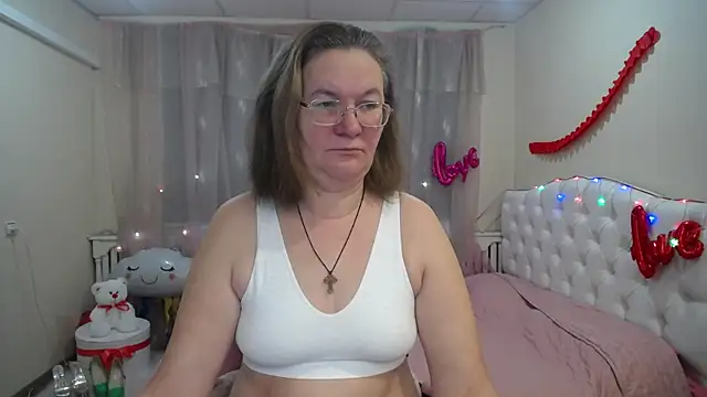 Snapshot of HolyMilfa chatting on 03/18/25, 07:44 HolyMilfa online show from 03/18/25, 07:44