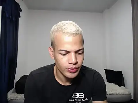 Snapshot of SWEET_MIGUEL chatting on 11/12/25, 03:10 SWEET MIGUEL online show from 11/12/25, 03:10