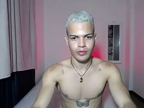 Snapshot of SWEET_MIGUEL chatting on 12/23/25, 02:00 SWEET MIGUEL online show from 12/23/25, 02:00