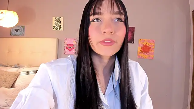 Snapshot of Maia_W10 chatting on 06/19/26, 12:22 Maia W10 online show from 06/19/26, 12:22