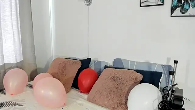 Snapshot of Maia_W10 chatting on 03/19/25, 12:34 Maia W10 online show from 03/19/25, 12:34