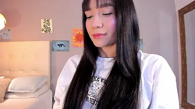 Maia W10 online show from 05/13/26, 12:23